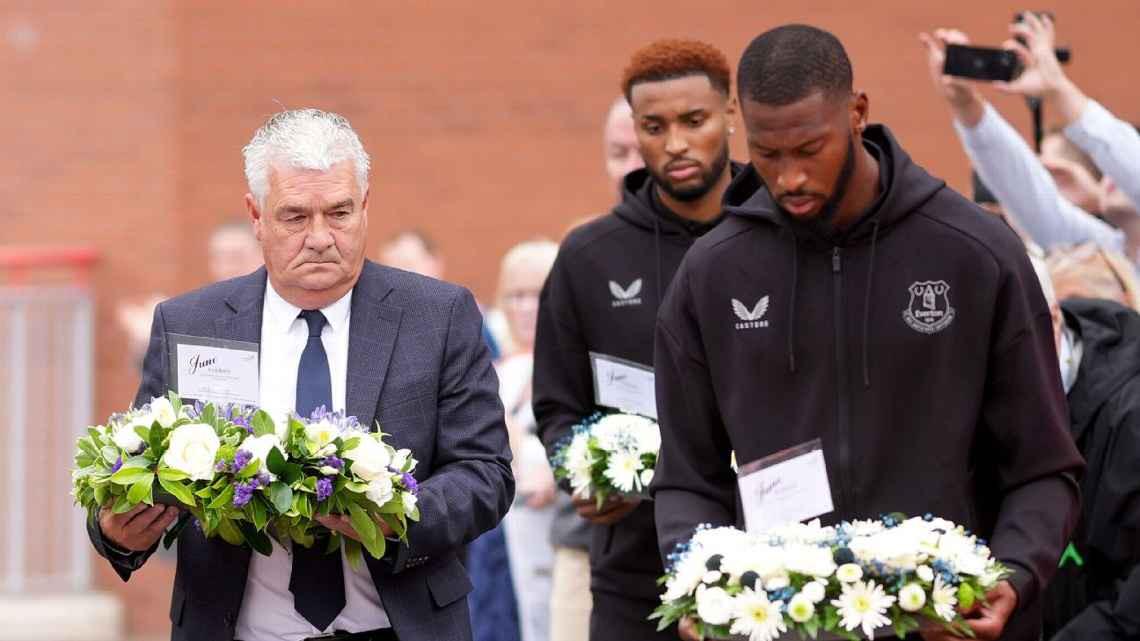 埃弗顿前锋, 是第一个给, 里需要任何